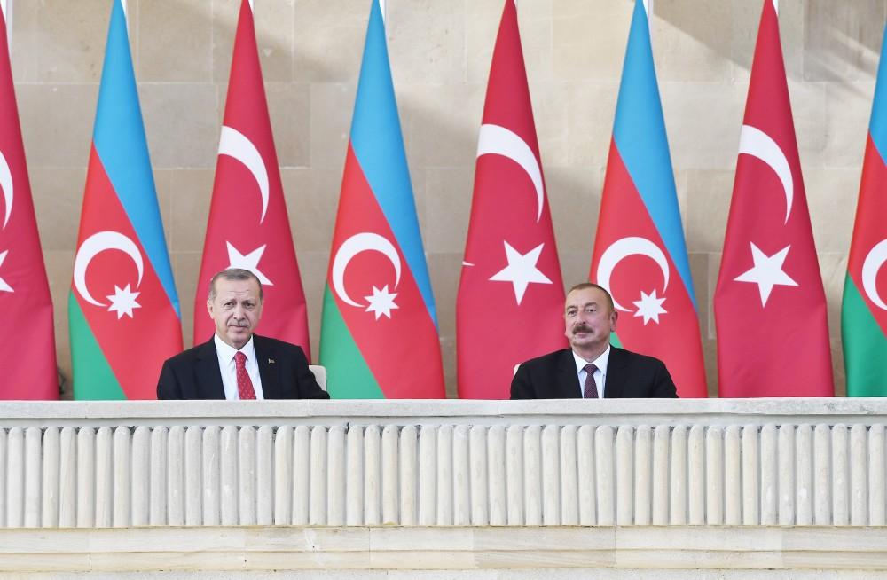 Azerbaijani, Turkish presidents, First Lady Mehriban Aliyeva attend parade, dedicated to 100th anniversary of Baku’s liberation (PHOTO)