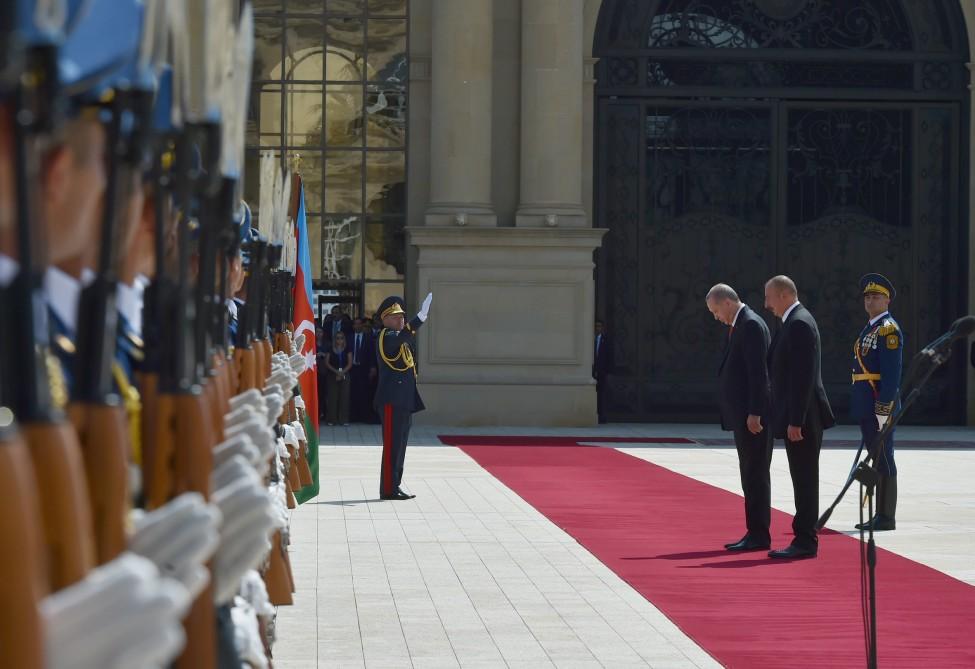 В Баку состоялась церемония официальной встречи Президента Турции (ФОТО) - Gallery Image