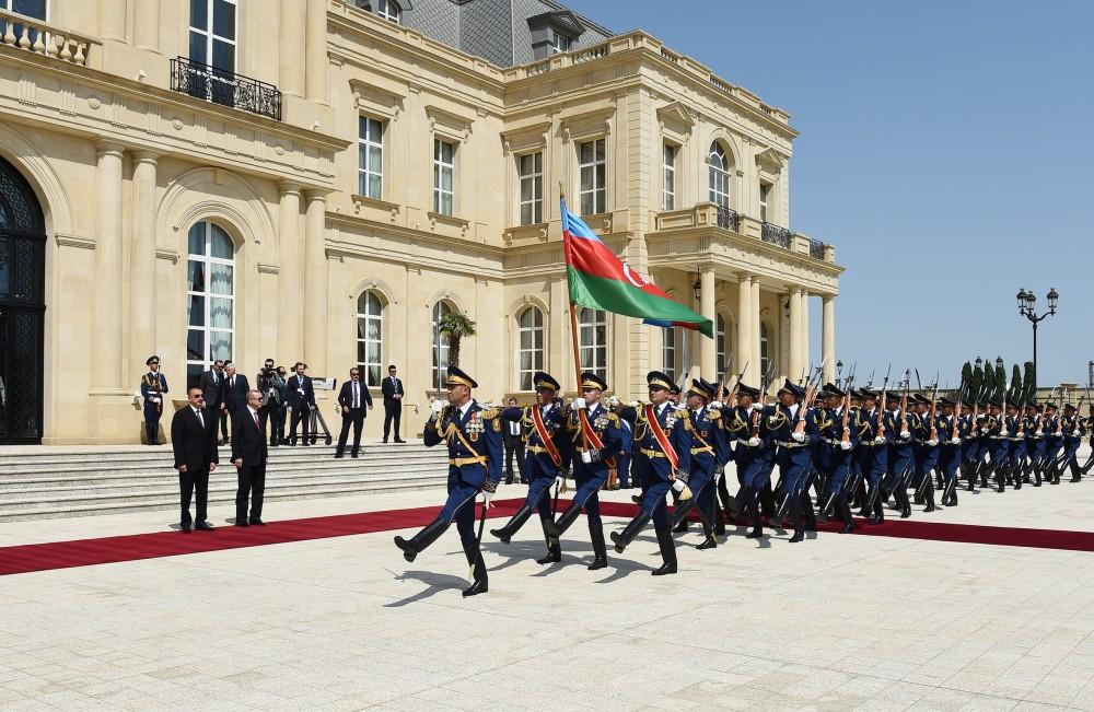 В Баку состоялась церемония официальной встречи Президента Турции (ФОТО) - Gallery Image
