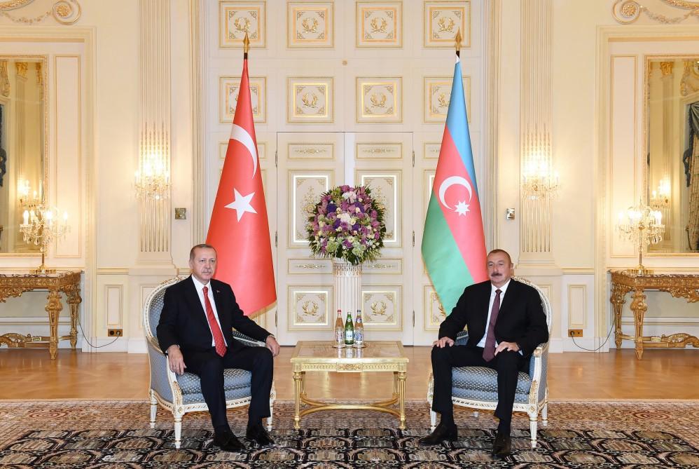 Состоялась встреча президентов Азербайджана и Турции один на один (ФОТО)