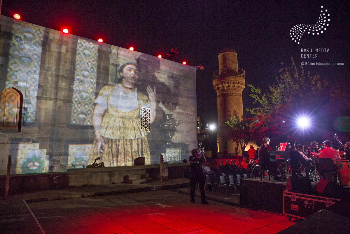Президент Baku Media Center Арзу Алиева приняла участие в музыкальном вечере, посвященном 120-летию азербайджанского кино (ФОТО)