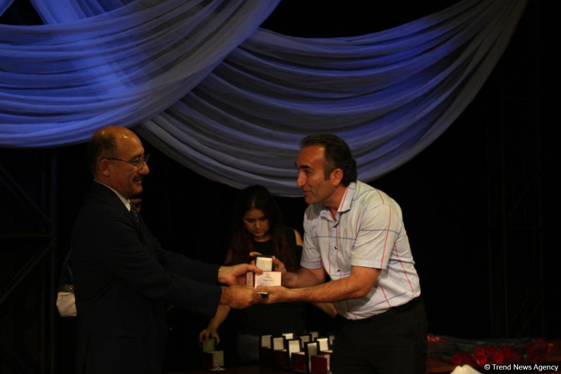 В Баку состоялось награждение театральных деятелей (ФОТО) - Gallery Image