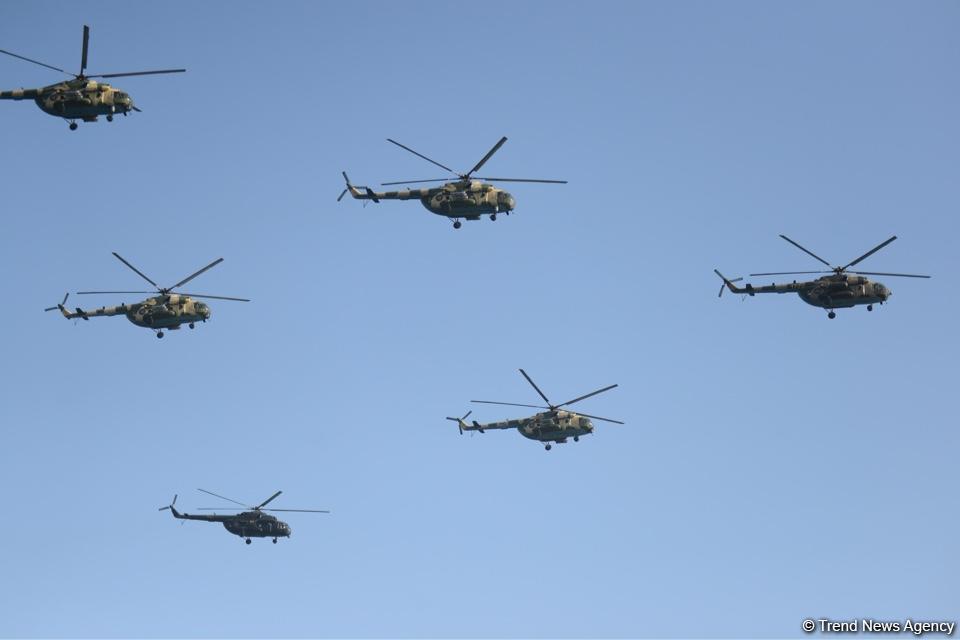 Боевые самолеты и вертолеты ВВС Азербайджана выполняют полеты в преддверии военного парада