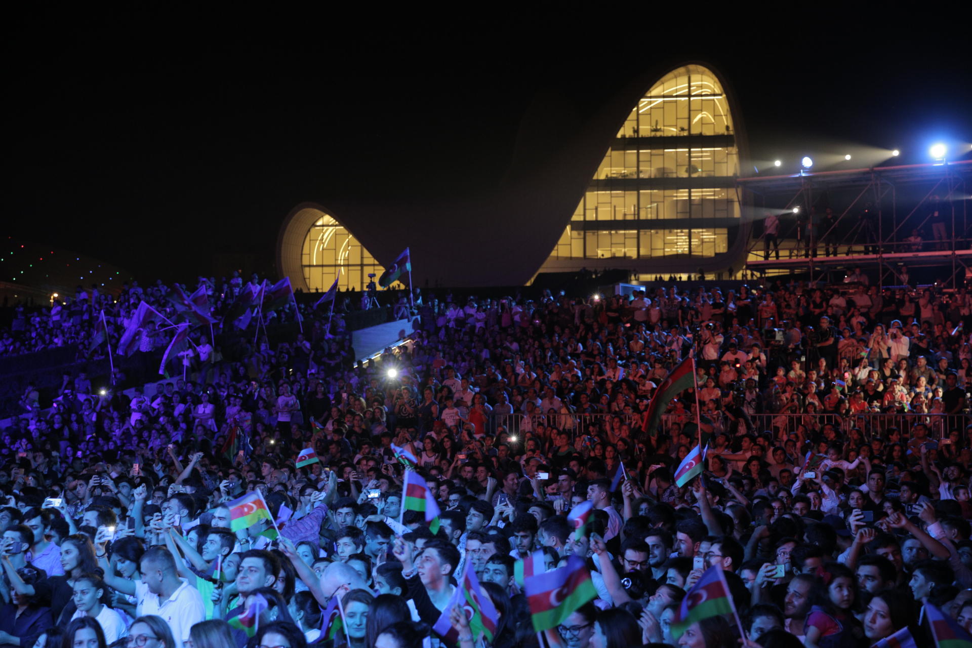 В парке Центра Гейдара Алиева состоялся грандиозный концерт, посвященный 100-летию со дня освобождения Баку (ФОТО)