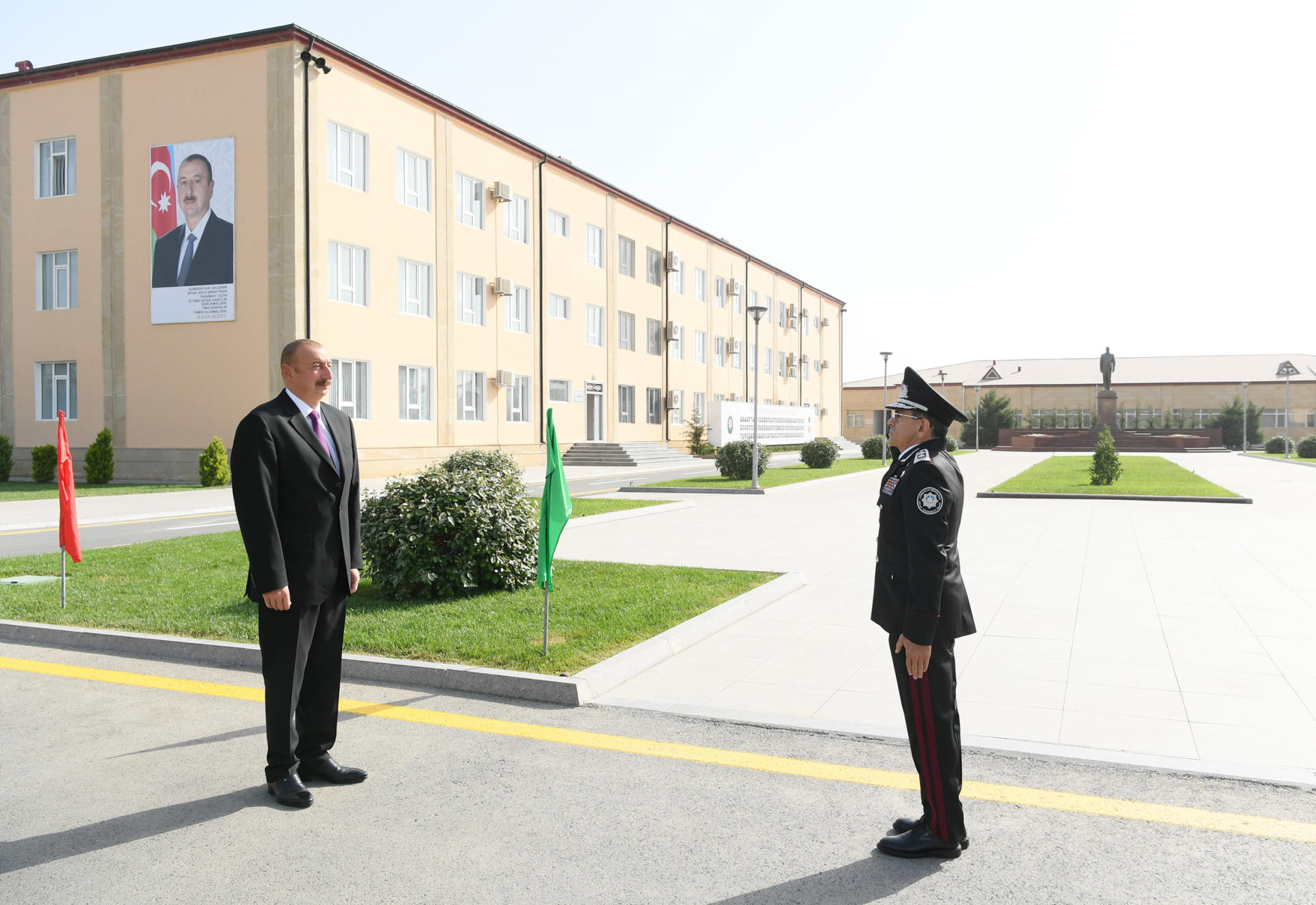 Президент Ильхам Алиев и Первая леди Мехрибан Алиева приняли участие в церемонии принятия присяги молодыми солдатами Службы государственной безопасности Азербайджана (ФОТО) - Gallery Image