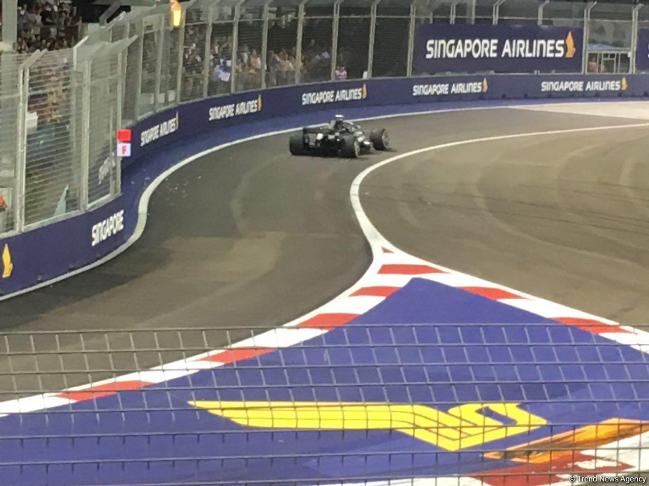 Lewis Hamilton wins in Singapore with Sebastian Vettel third (PHOTO)