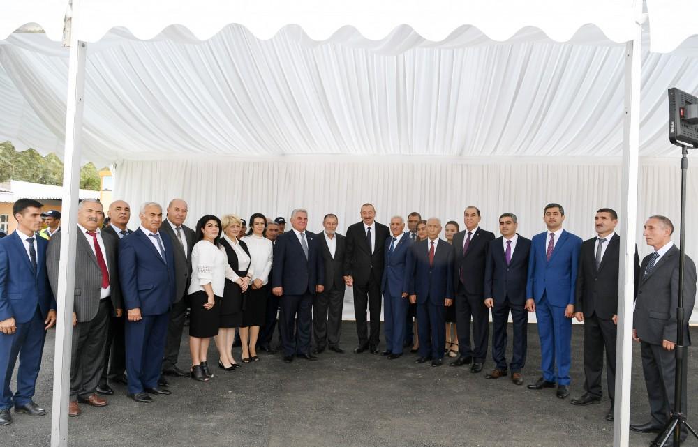 Президент Ильхам Алиев принял участие в открытии автодороги в Билясуварском районе (ФОТО) - Gallery Image