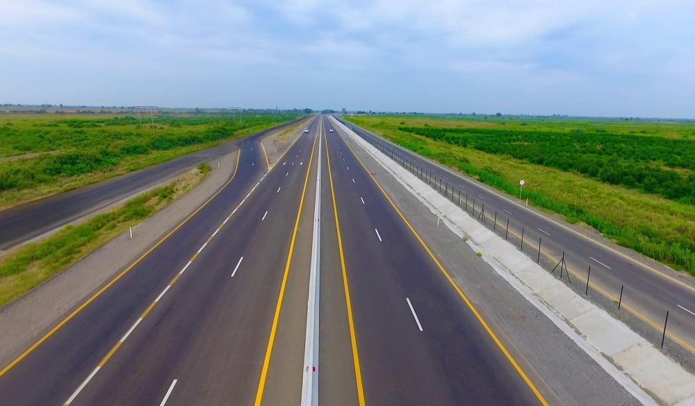 До конца 2027 года  планируется строительство новой автомагистрали Баку-Сумгайыт