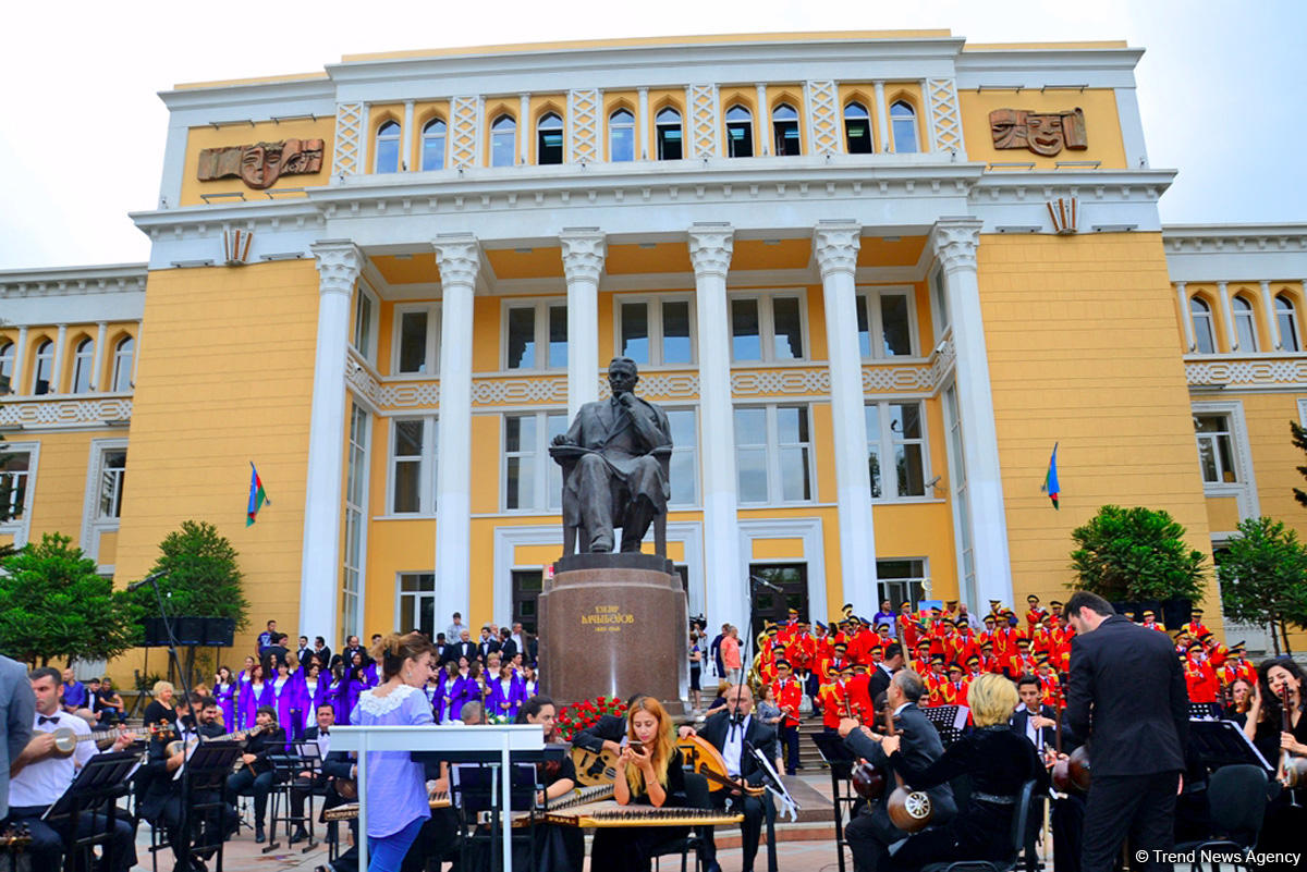 Milli Musiqi Günü münasibətilə Milli Konservatoriyada konsert proqramı təqdim olunub (FOTO)