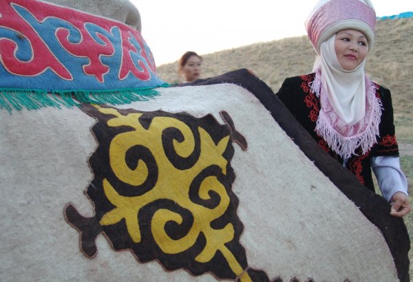 В Баку будет представлено искусство кыргызских войлочных ковров