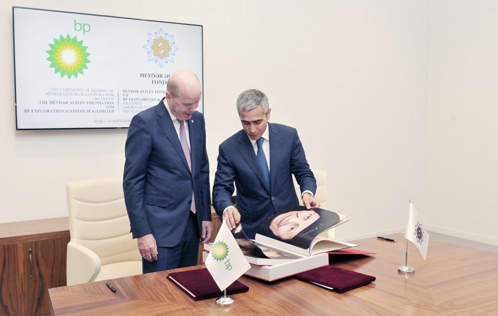 Heydər Əliyev Fondu və BP birgə layihələrin icrasına dair əməkdaşlıq memorandumu imzalayıb (FOTO)