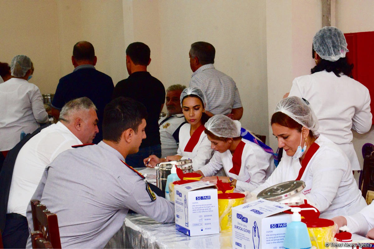 Bu saata Təzəpirdə Aşura ilə bağlı 130 nəfər qan verdi (FOTO)