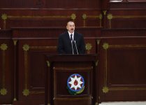 Президент Ильхам Алиев принял участие в торжественном заседании по случаю 100-летия азербайджанского парламента  (ФОТО) (версия 2) - Gallery Thumbnail