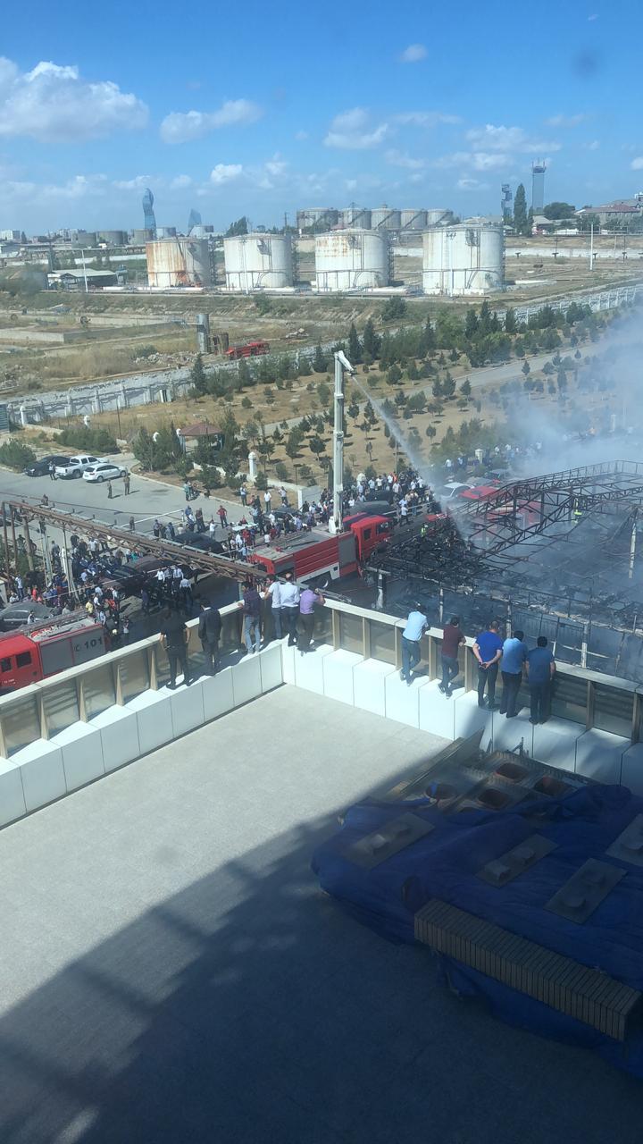 Потушен пожар в бакинском кафе «Хазар» (ФОТО/ВИДЕО)