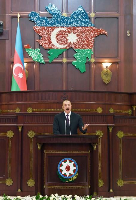 Президент Ильхам Алиев принял участие в торжественном заседании по случаю 100-летия азербайджанского парламента  (ФОТО) (версия 2)