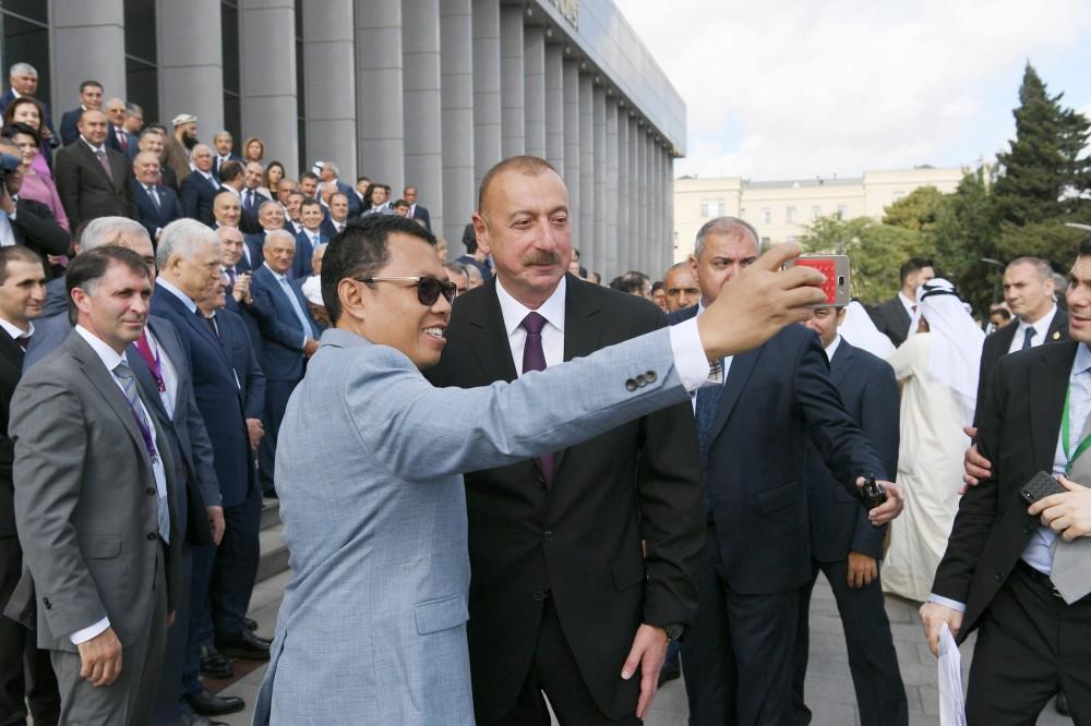 Президент Ильхам Алиев принял участие в торжественном заседании по случаю 100-летия азербайджанского парламента  (ФОТО) (версия 2) - Gallery Image