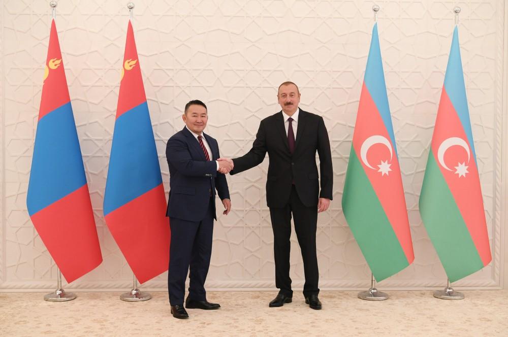 Состоялась встреча президентов Азербайджана и Монголии (ФОТО)