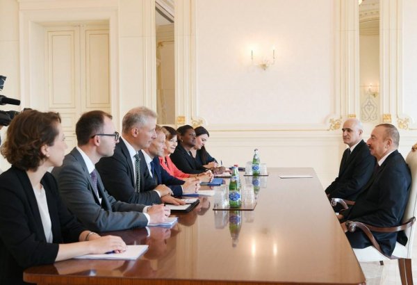 President Ilham Aliyev receives delegation led by European Investment Bank vice-president (PHOTO)