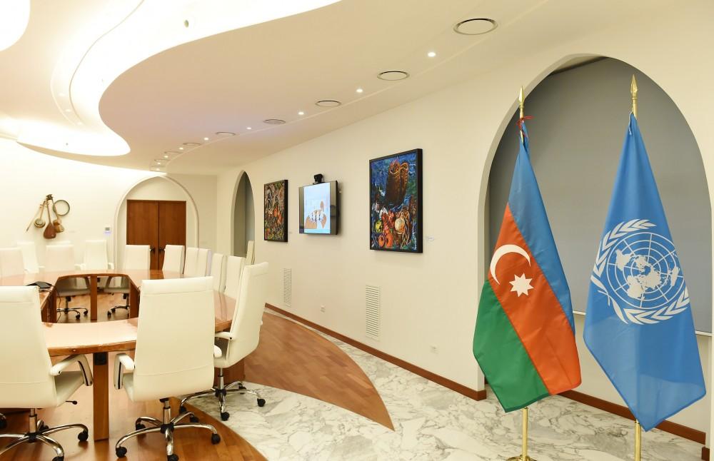 Вице-президент Фонда Гейдара Алиева Лейла Алиева приняла участие в открытии в главном офисе ФАО «Азербайджанской комнаты» - Gallery Image