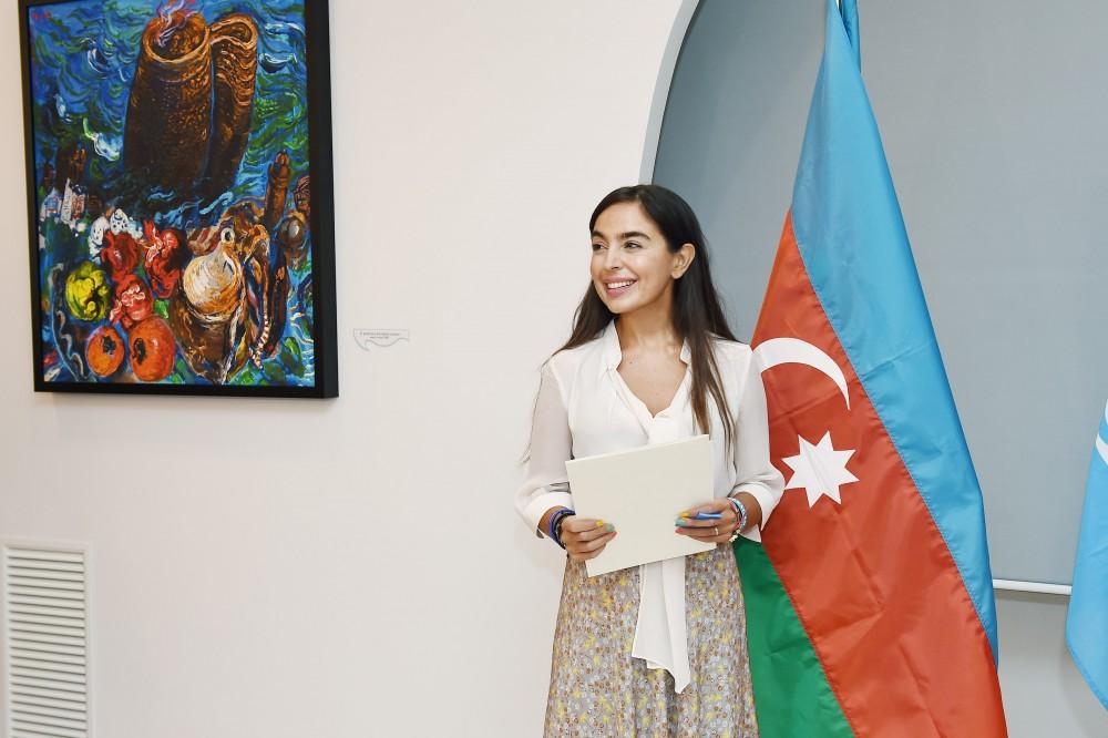Вице-президент Фонда Гейдара Алиева Лейла Алиева приняла участие в открытии в главном офисе ФАО «Азербайджанской комнаты» - Gallery Image