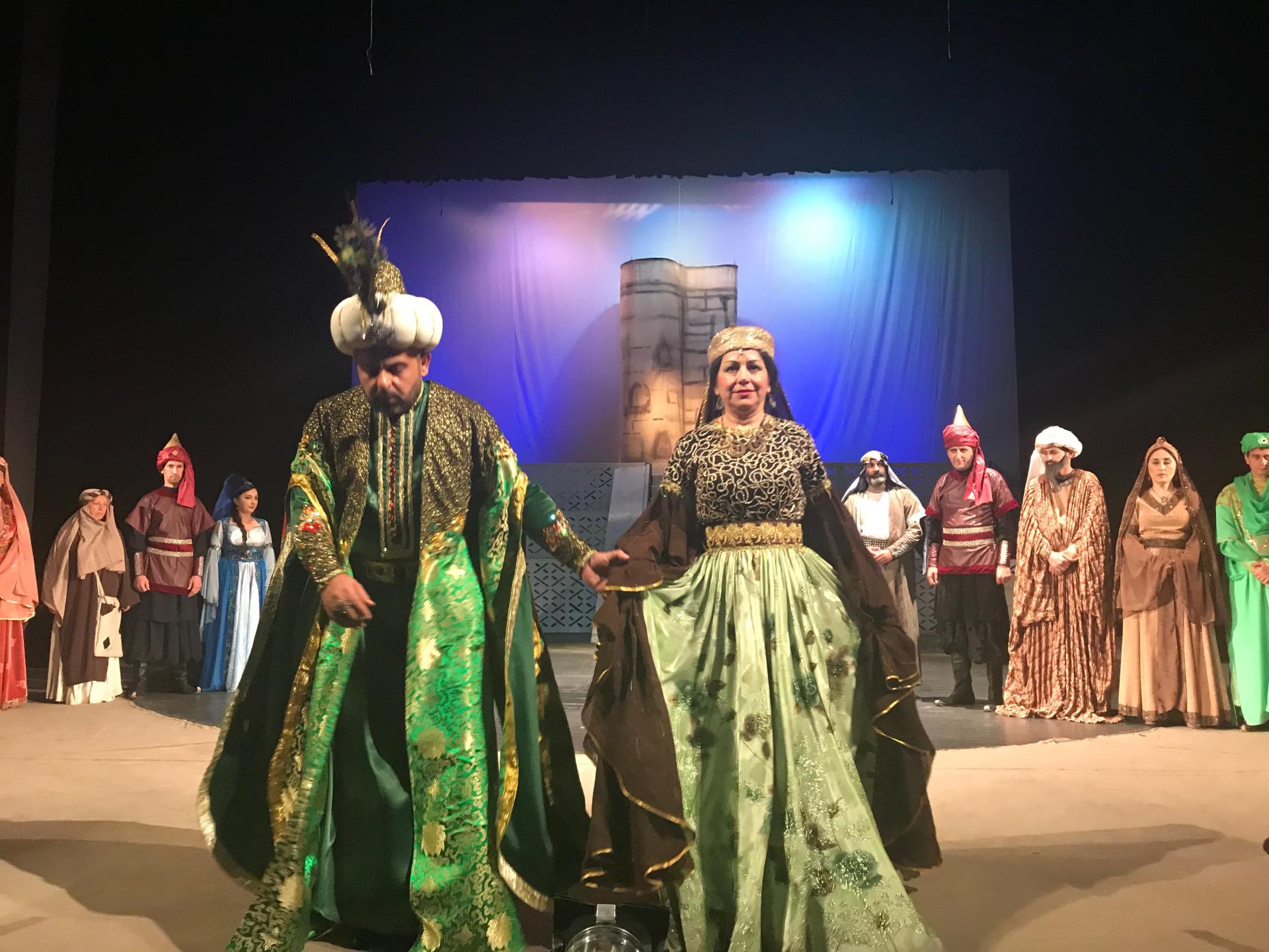Gənc Tamaşaçılar Teatrı 91-ci mövsümünə "Leyli və Məcnun" tamaşası ilə başlayıb (FOTO)