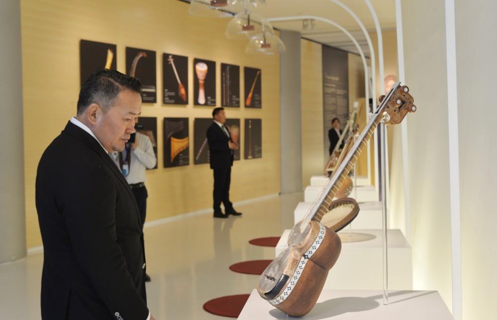Президент Монголии побывал в Центре Гейдара Алиева (ФОТО)