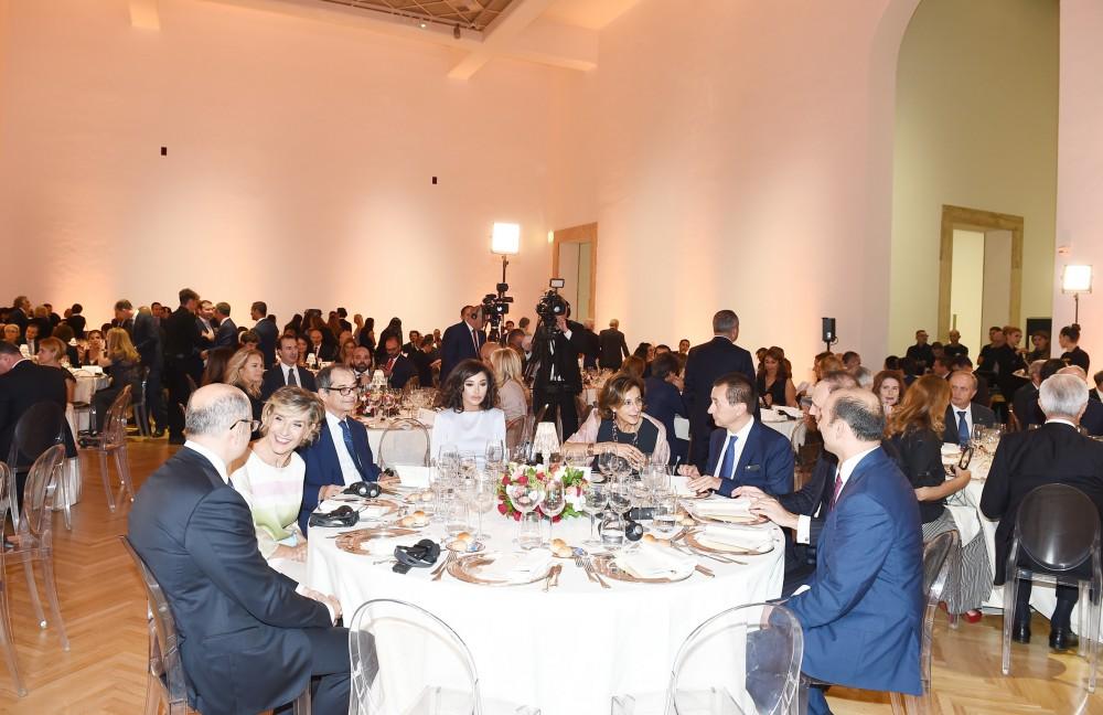 Первый вице-президент Мехрибан Алиева приняла участие в официальном приеме по случаю 100-летнего юбилея Азербайджанской Демократической Республики - Gallery Image
