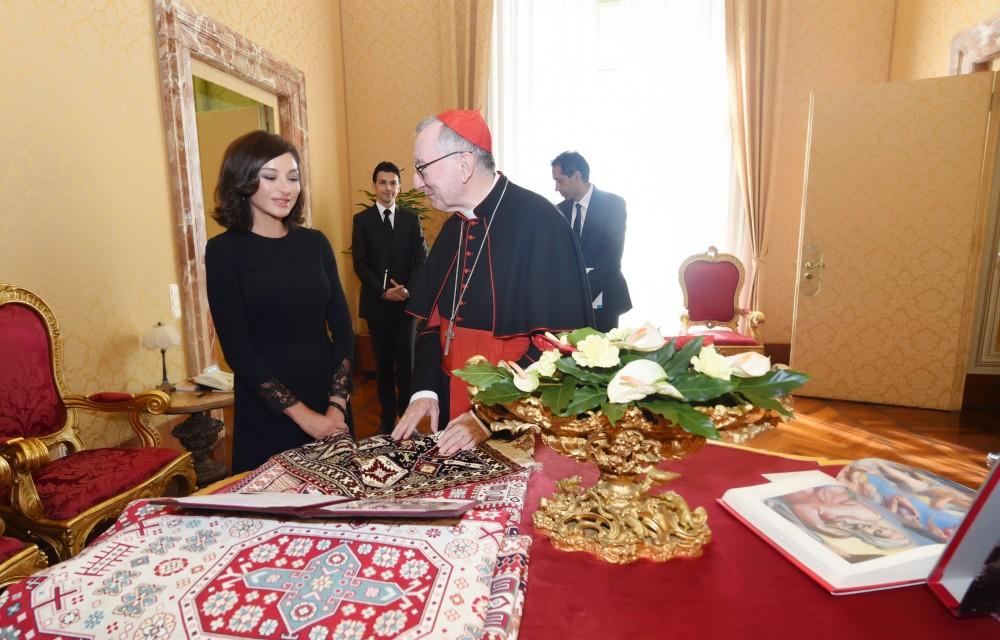 Birinci vitse-prezident Mehriban Əliyeva Müqəddəs Taxt-Tacın dövlət katibi kardinal Pietro Parolin ilə görüşüb (FOTO) (YENİLƏNİB)