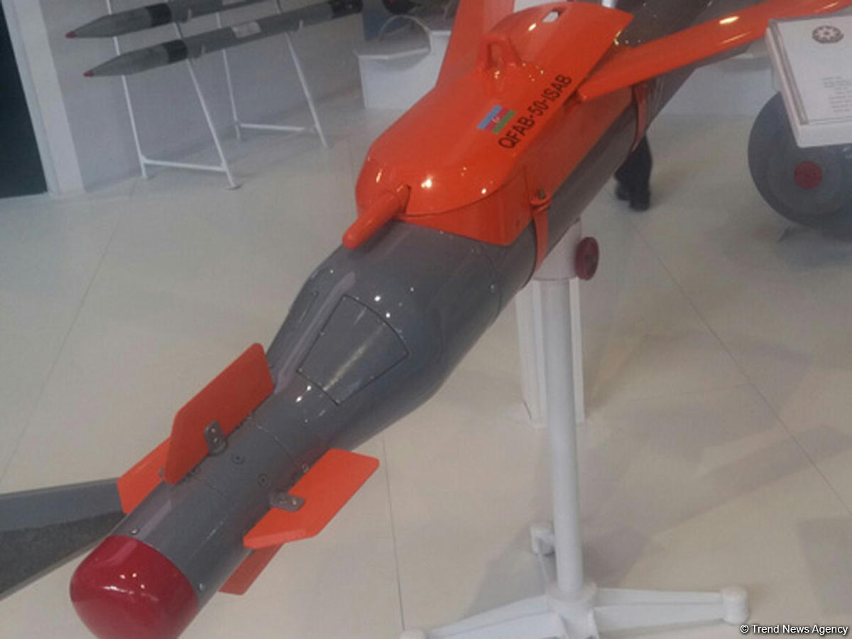 Azərbaycan istehsalı olan süzən aviasiya bombası nümayiş olunub (FOTO)