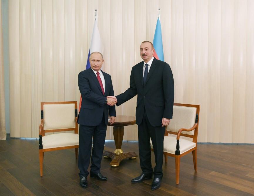 Azerbaijani, Russian presidents hold one-on-one meeting (PHOTO)