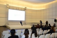 В Центре Гейдара Алиева известный немецкий ученый Михаэль Хесс выступил с лекцией "Осознание Насими в современном контексте" (ФОТО)