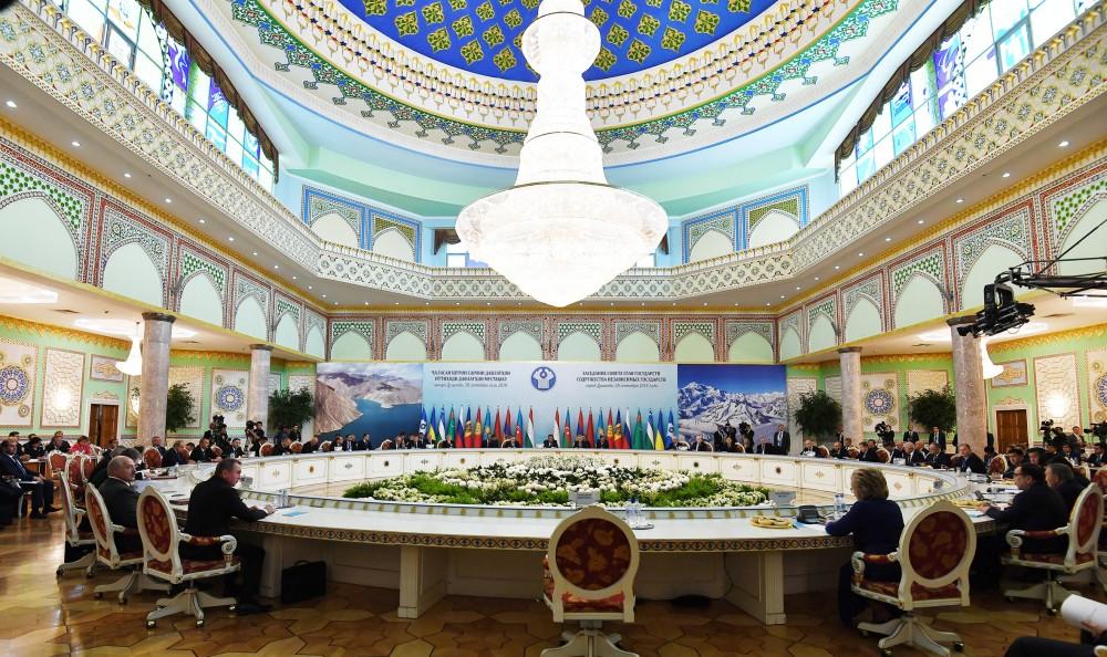 Президент Ильхам Алиев принял участие в заседании Совета глав государств СНГ в расширенном составе в Душанбе (ФОТО)