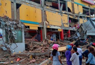 Death toll from Indonesian quake, tsunami rises to 832: agency