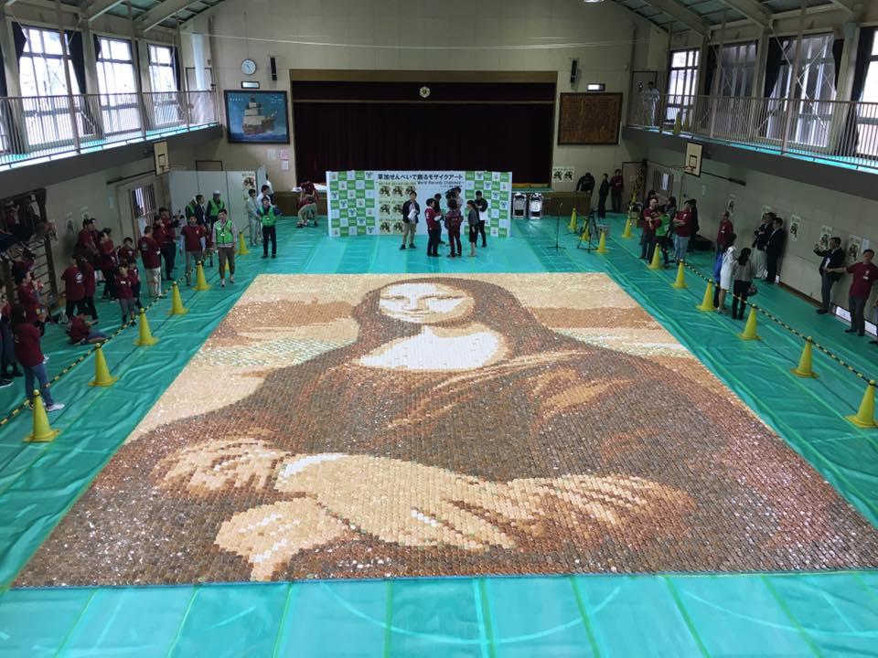 Японцы установили рекорд, собрав из рисовых крекеров мозаику "Мона Лизы" (ФОТО) - Gallery Image