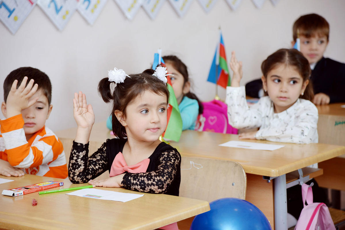 Будут ли в Азербайджане первоклассникам преподавать те же учителя, что и в дошкольных группах?