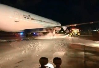 В аэропорту Нью-Йорка загорелся самолет компании Delta Air Lines