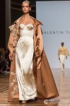 Яркие платья и восточные мотивы - коллекция Валентина Юдашкина в Париже (ФОТО)