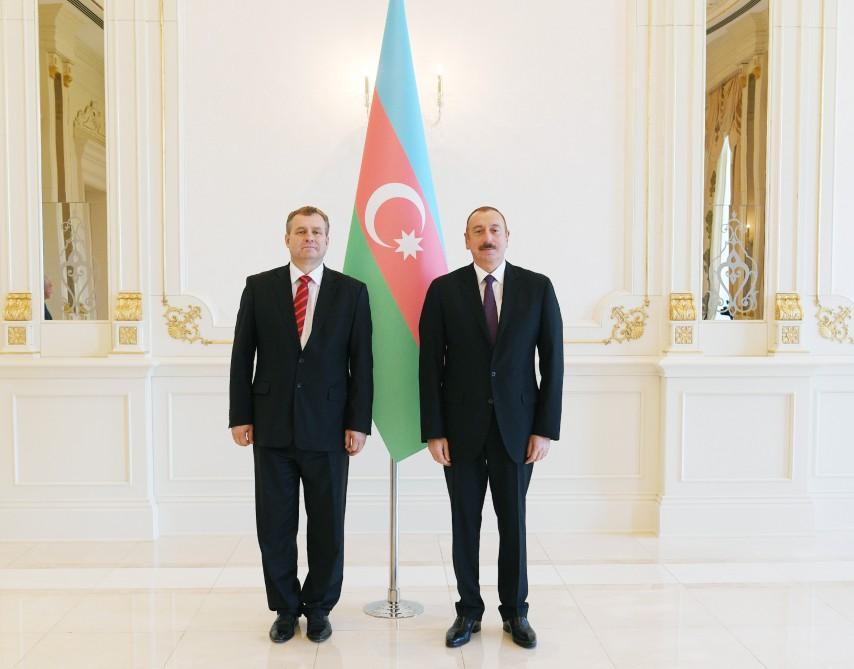 Президент Ильхам Алиев принял верительные грамоты нового посла Чехии (ФОТО)