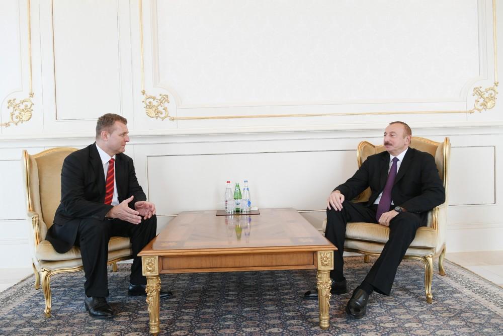 Ilham Aliyev receives credentials of incoming Czech ambassador (PHOTO)