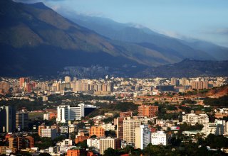 В Венесуэле продукты для семьи на месяц подорожали до $328 при минимальной зарплате в $3,4