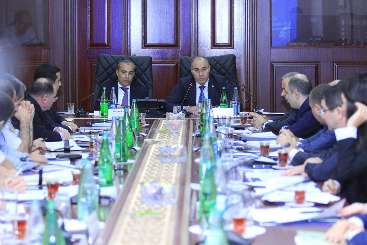 В Азербайджане обсудили совершенствование системы контроля экспортно-импортных операций (ФОТО)