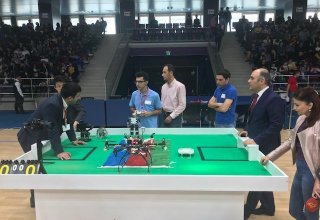 В Баку проходит II Олимпиада роботов (ФОТО)