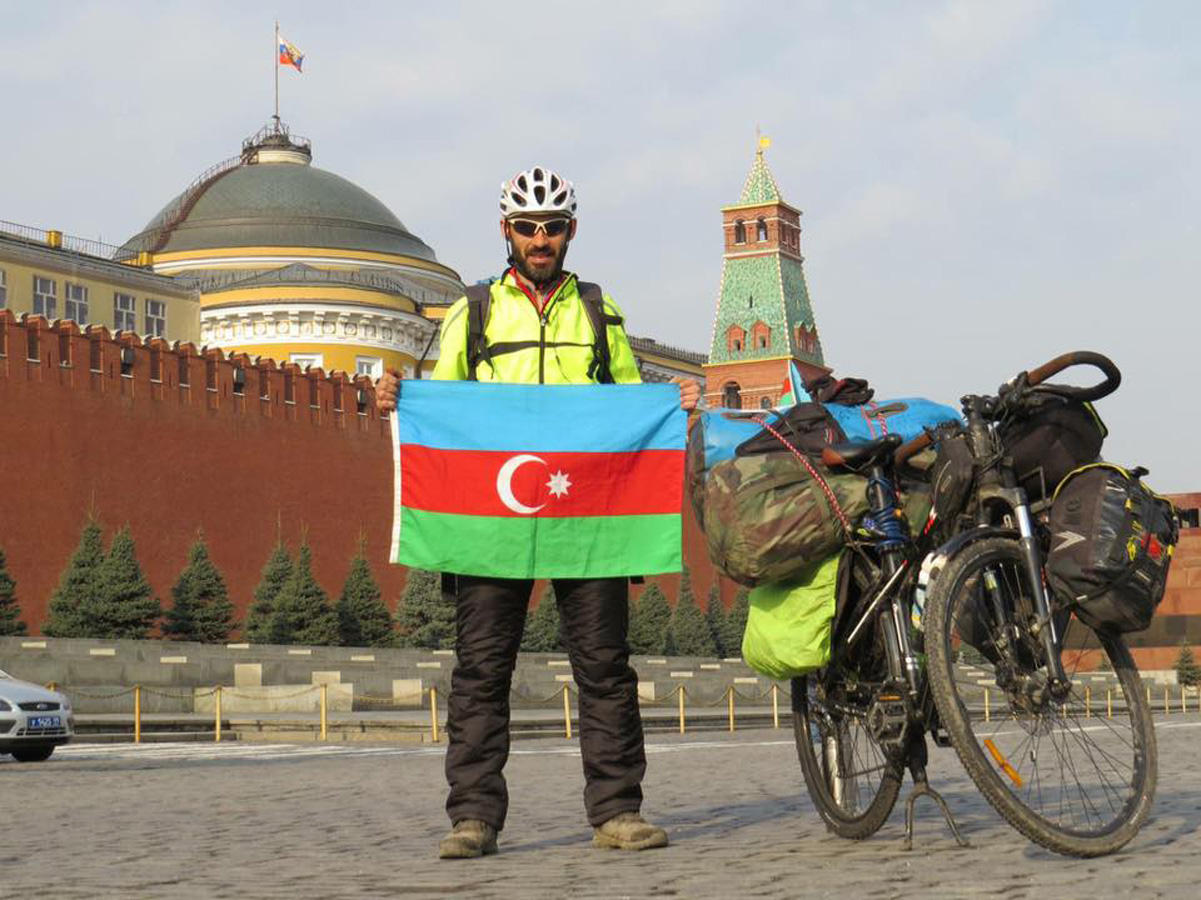 Азербайджанский велопутешественник Рамиль Зиядов