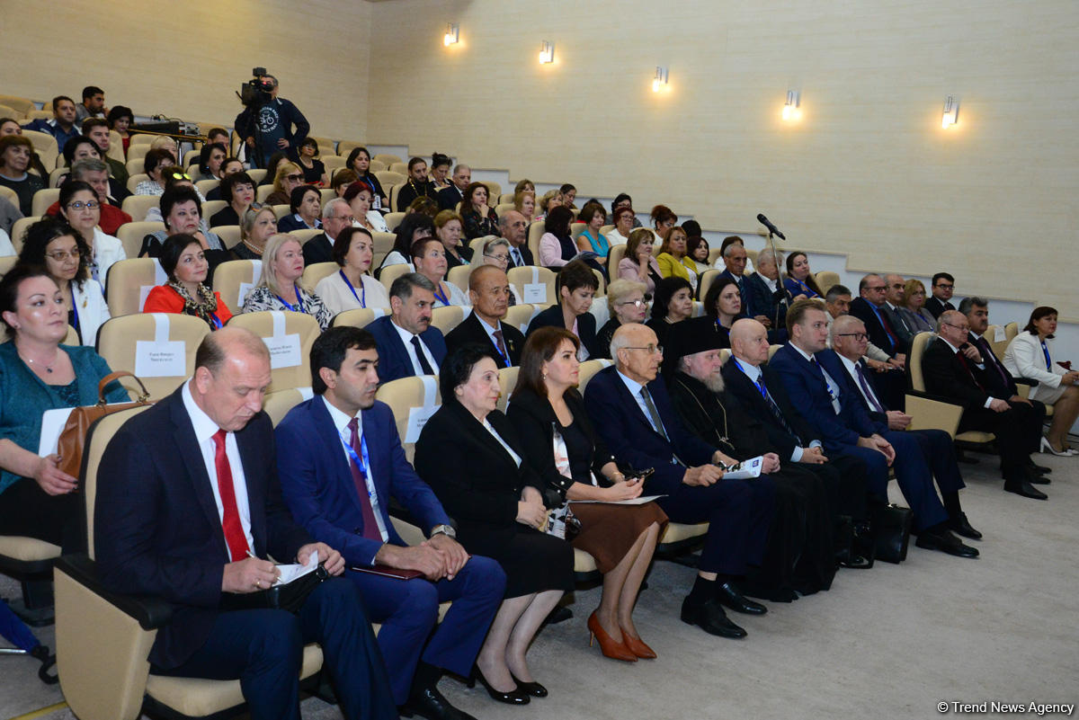 M.V.Lomonosov adına Moskva Dövlət Universitetinin Bakı filialında “Mədəniyyətlərin dialoqunda təhsil: rus məktəbi dünyası” mövzusunda beynəlxalq elmi-praktik forum işinə başlayıb (FOTO)