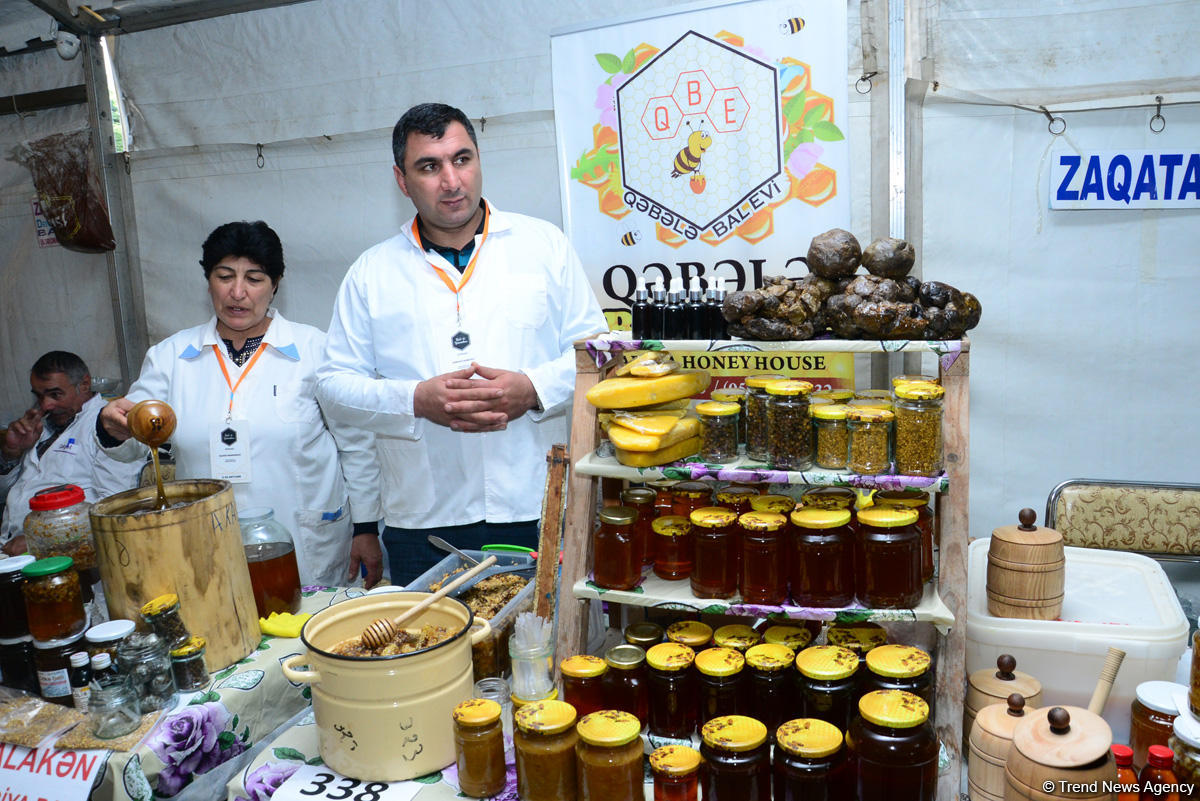 В Баку проходит очередная ярмарка меда (ФОТОРЕПОРТАЖ)