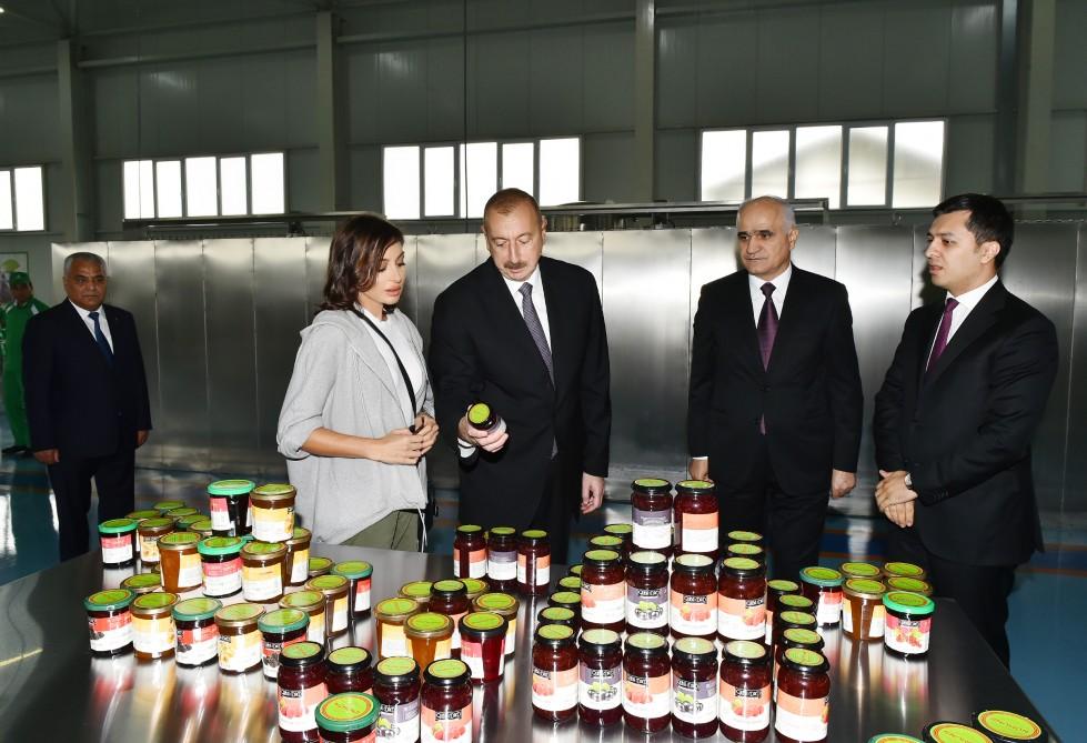 Президент Ильхам Алиев и Первая леди Мехрибан Алиева приняли участие в открытии завода ООО «Губаэкоаграр» (ФОТО)