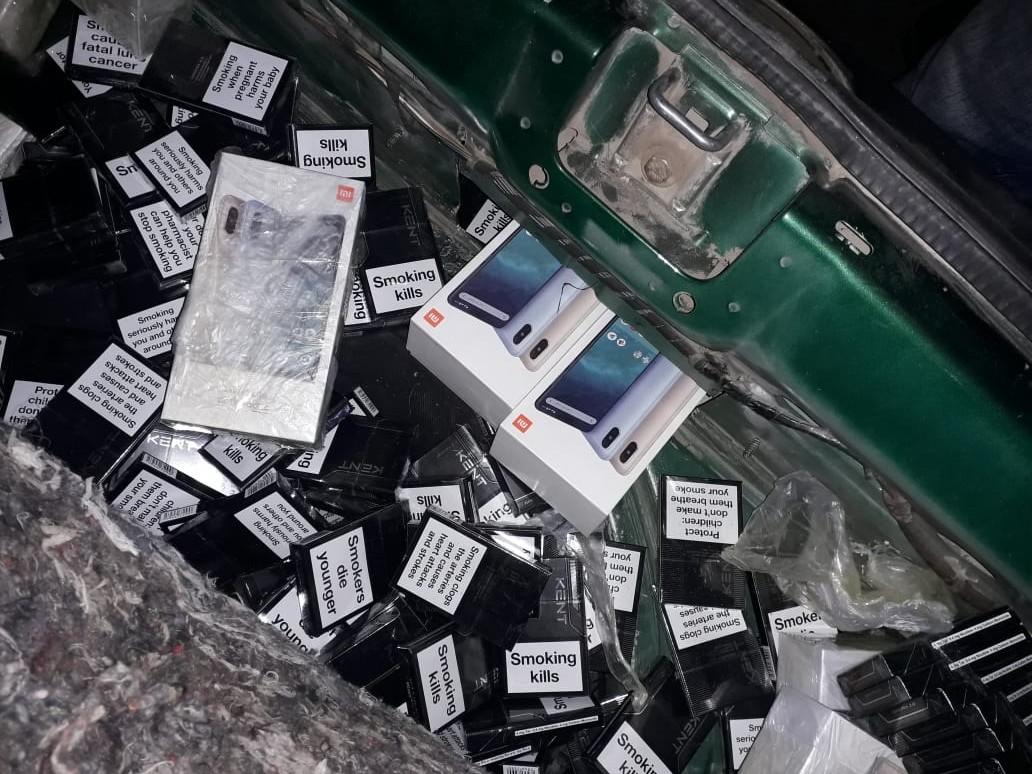 Gürcüstandan Azərbaycana qanunsuz siqaret və mobil telefonlar keçirilməsinin qarşısı alınıb (FOTO/VİDEO)
