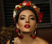 По стопам Моники Беллуччи: азербайджанская певица в образе жгучей итальянки (ФОТО)
