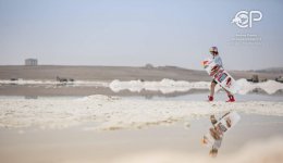 Российский вейкбордист прокатился по азербайджанскому Мертвому морю (ВИДЕО, ФОТО)
