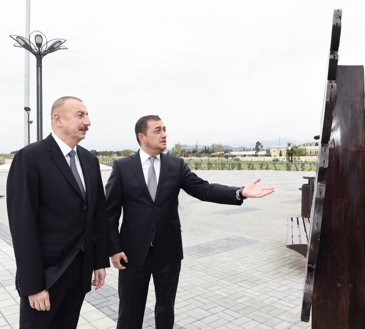 Ilham Aliyev views conditions created in seaside park-boulevard complex in Astara (PHOTO)